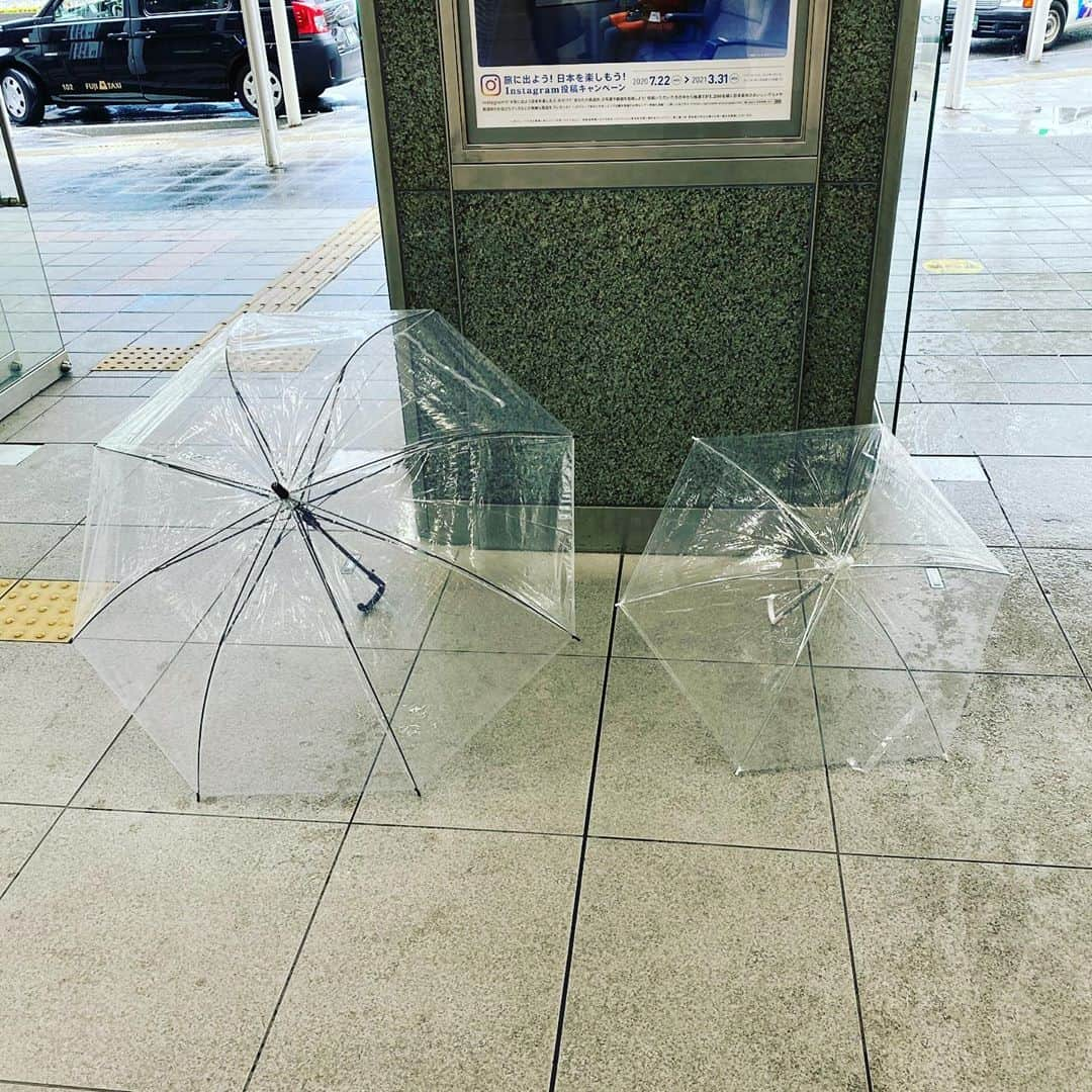 千原せいじさんのインスタグラム写真 - (千原せいじInstagram)「ホテルのキャラクター可愛い😍大雨降っててホテルで借りた傘も可愛い。結局買った。 #千原せいじ #傘 #レンタル傘 #ホテル #キャラクター」10月23日 11時38分 - chiharaseiji