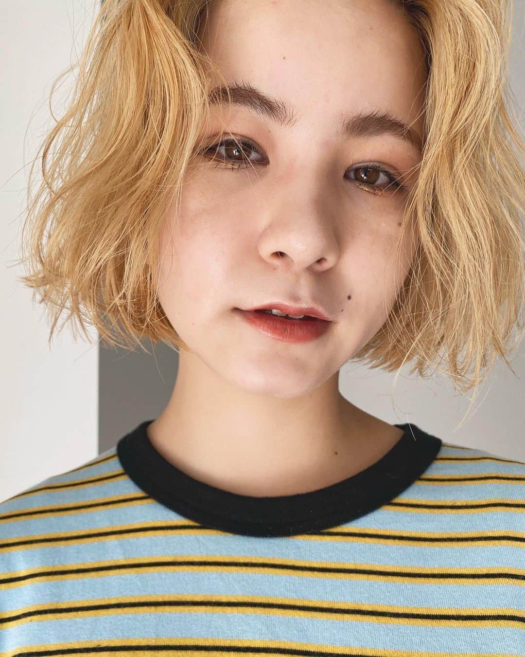 のインスタグラム：「ブロンドに癖毛ボブ☺︎」