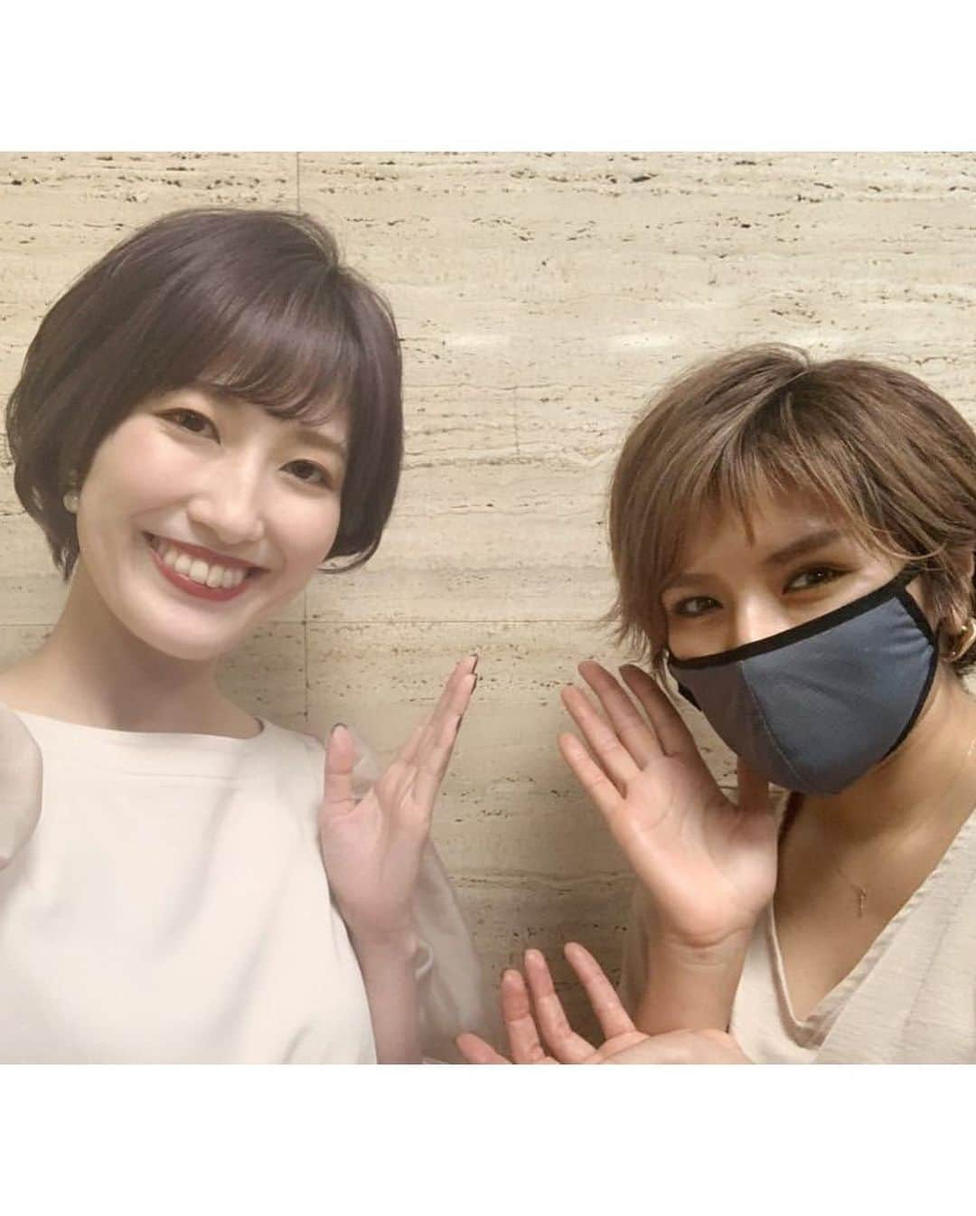 彩花まりさんのインスタグラム写真 - (彩花まりInstagram)「. 秋ヘア🍁 いつもお世話になっている @nex.the_salon さんで 秋色ヘアになりましたー！  この写真は１週間前ですが いまはいい感じに抜けてきて あわーい色になりつつあります☺️ シルバーっぽくも見えるし ベージュになりそうでもあるし、、、 ブリーチをしたのって10年ぶりくらいなので 最近の技術に驚くばかりです。 全然バシバシにならないし、 こんなに色味を楽しめるなら しばらくこのままでいいな と思う日々。  知念さん @kirakira.susan  いつもありがとうございます☺️ 《カシスグレープ色》←命名知念さん。笑 めっちゃお気に入りです♡  さ、というわけで 東京は雨が上がるのかしら。。 傘持って出かけたのに いまのところ使わずに済んでいます💡  「NINE」チケットについては 行き違いを防ぎたいので DMでなくメールから お願いします🥺🥺 【 mari.ayaka.95@gmail.com 】 初めての方もお気軽にご連絡くださいね♡  それではいってきまーす！  #彩花まり #秋カラー #カシスグレープ #ブリーチカラー #だんだん髪伸びてきた #首元あったかくしましょう #ミュージカルNINE #ナイン #NINE #きょうもがんばる」10月23日 11時47分 - _mari_ayaka