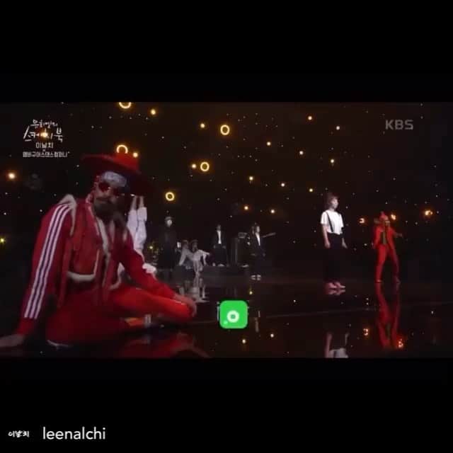 パク・ヨンインのインスタグラム：「나 역시.. 1일 3범 하는중.. 근데 영상 처음에 우측에 있는 남자.. 너 아니냐..!? @yslok5 춤 잘추네🤣  Posted @withregram • @leenalchi 👾깜짝 질문👾 - Q. 여러분은 요즘 1일 몇 범하시나욤?!  - - - - - (매니저 날치리는 요새 1일 오조오억범...🤪) #범내려온다 #앰비규어스댄스컴퍼니 #유희열의스케치북」