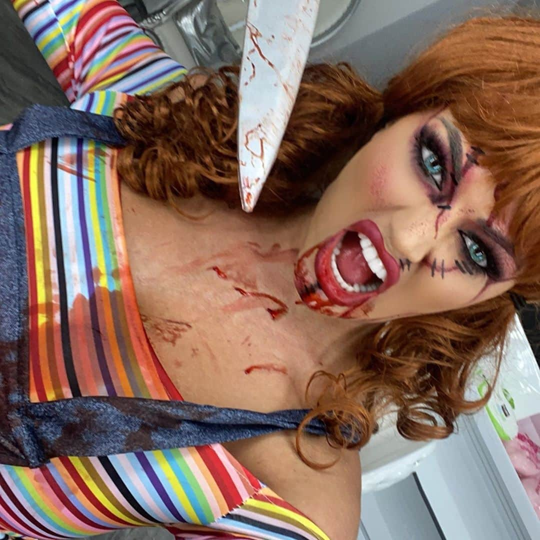 Italia Kashさんのインスタグラム写真 - (Italia KashInstagram)「We’re friends ‘til the end Remember? Pic 1,2or 3? #chucky 😜」10月23日 11時58分 - toochi_kash