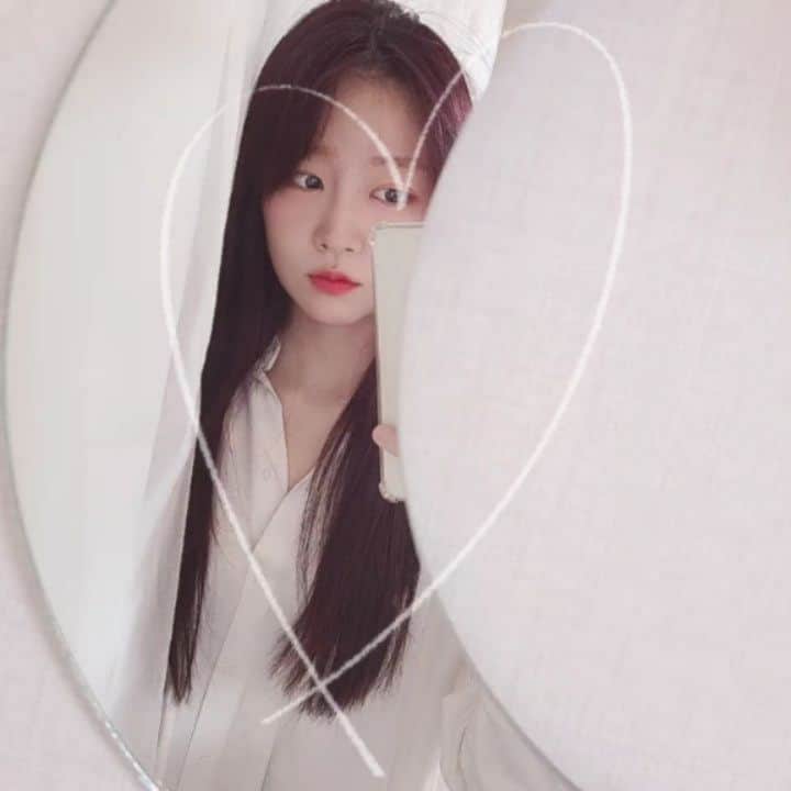 ユジョンのインスタグラム：「굿 모닝 : )」
