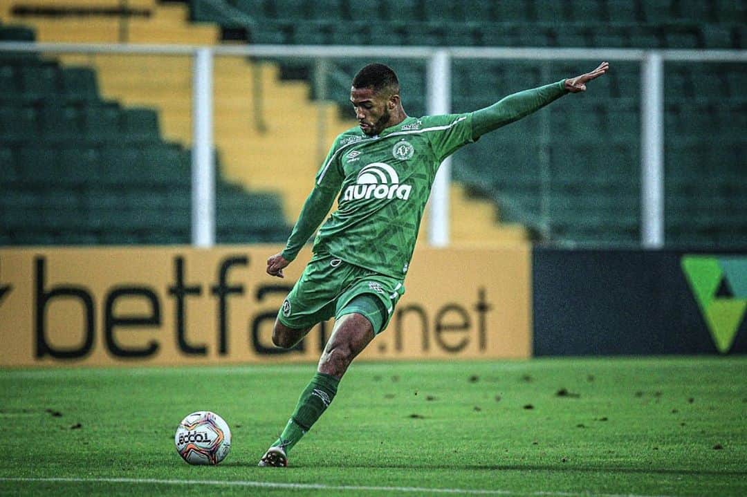 フェリペ・ガルシアのインスタグラム：「💚⚽️🏹🚀  📸 @foto_mcunha」