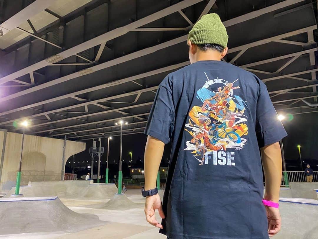 安床武士のインスタグラム：「@fisehiroshima × @dragon76art Tee🔥  今年は残念ながら延期になってしまったFISE HIROSHIMAですが、グッズを着ながら来年の開催を楽しみに待っています！  他にも様々なグッズがありますので @fisehiroshima ページをチェック👍  📷 @moripon1106 .  @fiseworld  #fisehiroshima #fise #takeshiyasutoko #安床武士 #着用サイズは迷わずXL #LZBN」