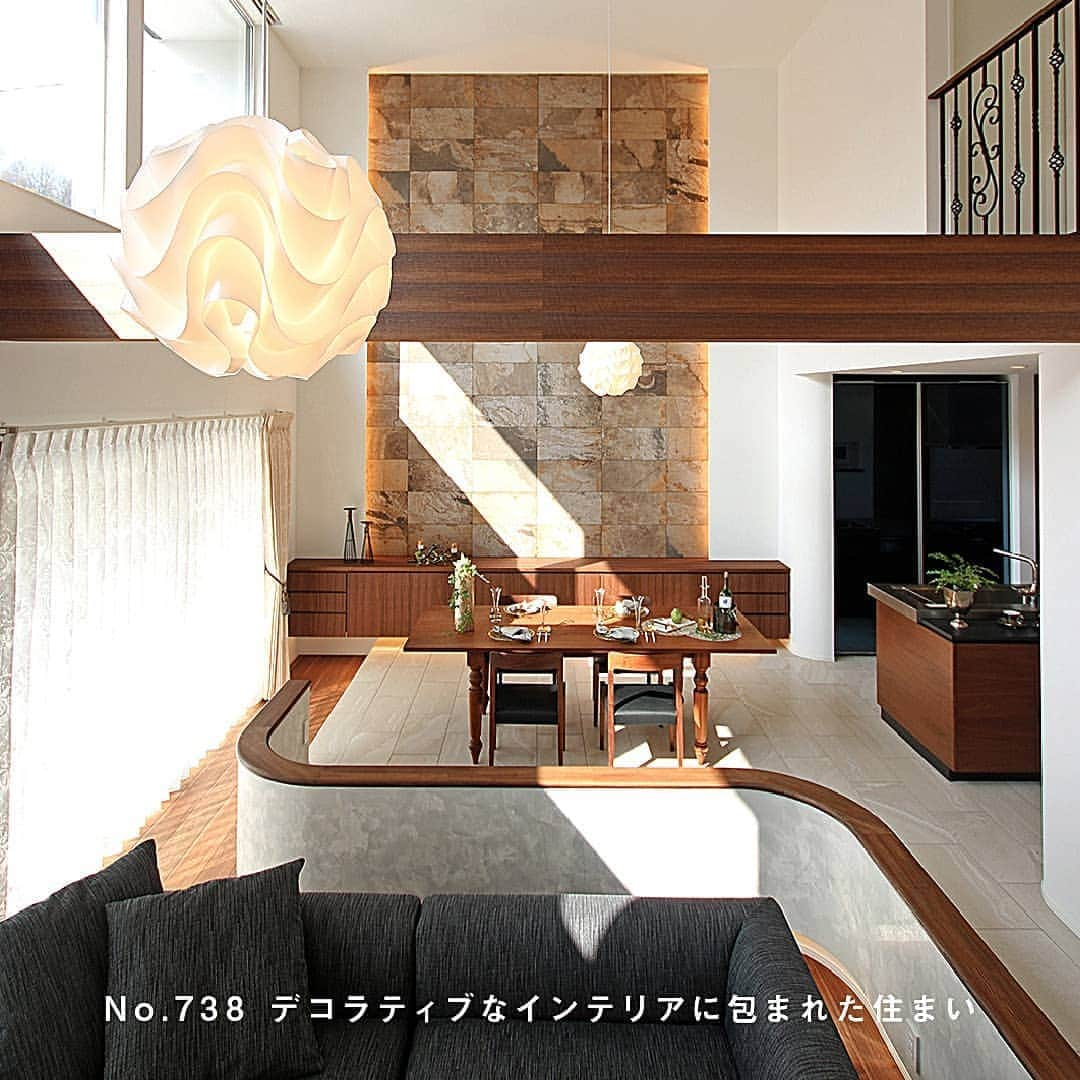 OUKEN DESIGN - 株式会社旺建さんのインスタグラム写真 - (OUKEN DESIGN - 株式会社旺建Instagram)「. 《OPEN HOUSE開催》 . 10月25日(日)の1日限定でOPEN HOUSEを開催いたします！ . . 「デコラティブなインテリアに包まれた住まい」 . ”好みを突き詰めたラグジュアリー空間に住まう” 吹き抜けの大空間LDKでゆったりと贅沢な時間を過ごす フルオーダーならではの贅を尽くした住まい。 . 〈ここが見どころ！〉 ・素材にこだわったラグジュアリーモダンなインテリア ・開放感たっぷりの吹き抜け大空間LDK . . 引き渡し後の住みごこちや住まいづくりで気になるアレコレにオーナー様や設計士がお答えします。 モデルハウスではなく実際にフルオーダーで建てられた最新の事例を見て、 ご家族の住まいづくりのヒントにお役立てください。 . --------------------------- 開催日：10月25日(日) 時間：13:00-17:00 場所：岡山県倉敷市栗坂 (RSKハウジングプラザから車で6分) --------------------------- ※感染症対策を行い接客いたしますので、 ご理解ご協力のほど、よろしくお願い申し上げます。 . . お子様はプレイコーナーにて、保育士資格を有したスタッフがお預かりいたしますのでご安心下さい＊ . ご予約頂いた方にのみ、現地のご案内を致します。 【ご予約フォーム】または【お電話】にて、 ご希望の日時をお知らせの上、お申し込みください。 . . ---同時開催！「あこがれの平屋ライフ」相談会--- 10月24日(土) ～ 25(日)の2日間「あこがれの平屋ライフ」相談会を開催いたします。 詳細はプロフィールトップのURLからご確認ください。 . 開催日：10月24日(土)、25日(日) 時間：10:00-18:00 場所：旺建 高松/岡山スタジオ --------------------------------------------------- . ---------------------------- 詳しくはプロフィールトップのURLから＊ →︎ @oukendesign ---------------------------- . スタッフ一同、心よりお待ちしております！ . . #香川の家 #オープンハウス #見学会 #イベント #イベント情報 #住み心地内覧会 #内覧会 #デコラティブ #ラグジュアリーモダン #ラグジュアリー #ホテルライク #インテリア好き #吹き抜け #吹き抜けのある家 #和室のある家 #フルオーダー #暮らしを楽しむ #日々の暮らし #こだわりの家 #暮らしの記録 #家づくりの記録 #マイホーム #マイホーム計画 #マイホーム計画中 #注文住宅 #デザイン住宅 #ouken #旺建」10月23日 11時56分 - oukendesign