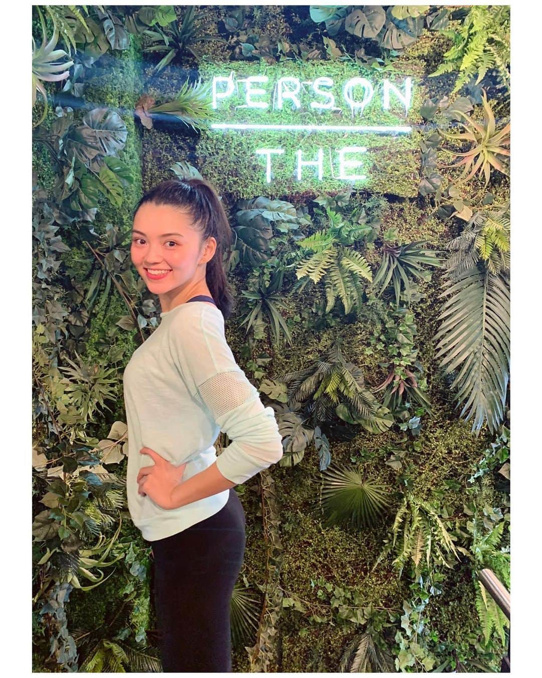 高原愛のインスタグラム：「今日も朝から関根さんのトレーニング🍑お家でできる腹筋を教えてもらって動画にとってメモメモ📝今日もありがとうございました👏  洋服買いに行きたいなぁ😌👗今日は東京雨だけど週末は晴れるみたいですね✨✨」