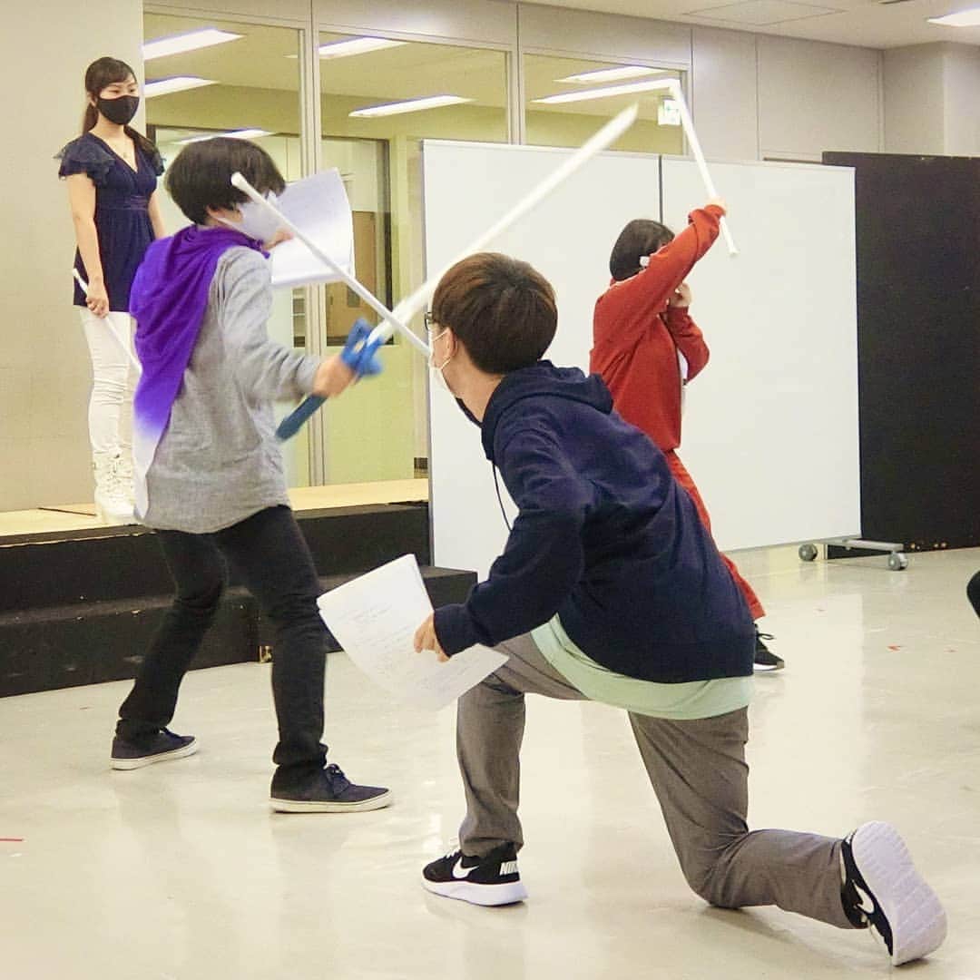 日本工学院さんのインスタグラム写真 - (日本工学院Instagram)「声優・演劇科の学生が、舞台公演に向けて殺陣アクションを練習しているときの一コマ❗ . 魅せる演技を身につけるために、仲間と試行錯誤をしながら練習します😁 . . 「#日本工学院」をチェック！！ 学生が投稿したリアルな日常風景を見ることができますよ！ . . #nihonkogakuin #専門学校 #日本工学院八王子専門学校 #日本工学院専門学校 #教職員投稿写真 #声優演劇科 #若きつくりびと #芝居 #演劇 #舞台 #ミュージカル #劇団 #お芝居 #演技 #演劇好き #芝居好き #演技が好き #アオハル #あおはる #声優 #役者 #俳優 #女優 #舞台女優 #役者志望 #声優志望 #声優の卵」10月23日 12時00分 - nihonkogakuin