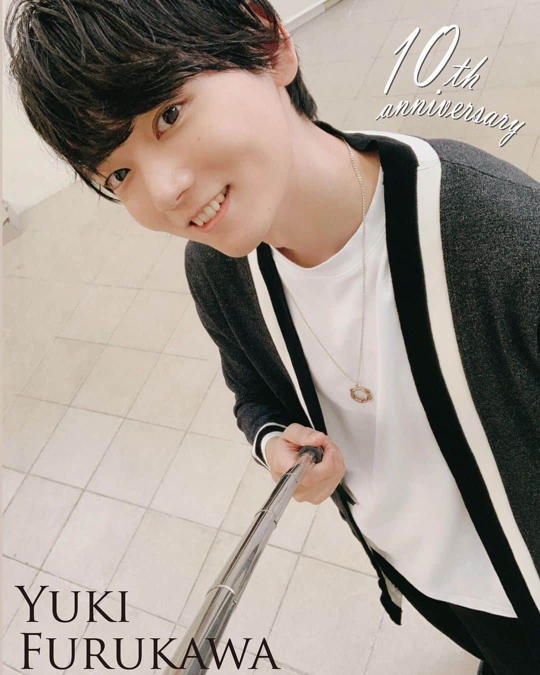 古川雄輝さんのインスタグラム写真 - (古川雄輝Instagram)「10th anniversary Yuki Furukawa Selfie calendar 2021　発売決定！  発売日：12月28日 金額：2400円（税抜） 特典付販売期間：10月31日11時～11月8日23時59分まで  お申し込み→https://horipro-shop.com/products/detail/496  一般発売発売：11月9日13時～ お申込み→https://horipro-shop.com/products/detail/505   #古川雄輝 #yukifurukawa #カレンダー #2021 #selfie #10周年」10月23日 12時00分 - yuki_furukawa_hp