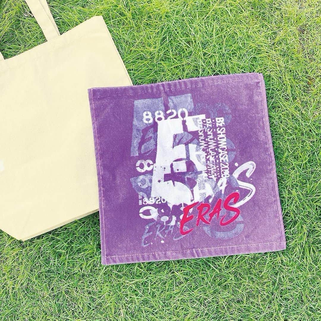 B’zさんのインスタグラム写真 - (B’zInstagram)「B’z SHOWCASE 2020 -5 ERAS 8820- Official goods is coming soon...  #Bz #5ERAS #Goods #グッズ #comingsoon #Tシャツ #タオル」10月23日 12時02分 - bz_official_insta