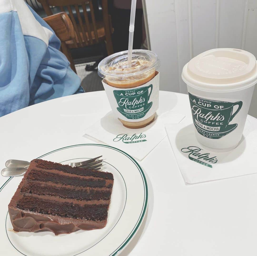 松本慈子さんのインスタグラム写真 - (松本慈子Instagram)「*﻿ Ralph’s Coffee...🧸☕️﻿ ﻿ ﻿ #ラルフローレン #ラルフズコーヒー #ラルフローレンカフェ #チョコレートケーキ #名古屋カフェ #栄カフェ #久屋大通パーク #久屋大通 #ralphlauren #ralphscoffee  #cafe #chocolatecake」10月23日 12時09分 - chikako_1119