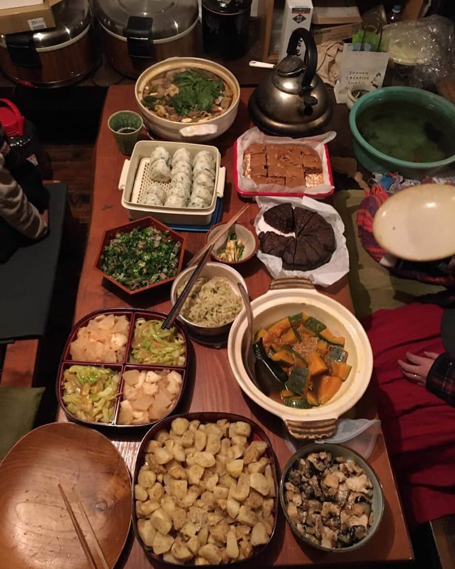 のインスタグラム：「草刈り後の持ち寄りご飯  豊か  #potluck それは懐かしくて新しい経済のあり方」