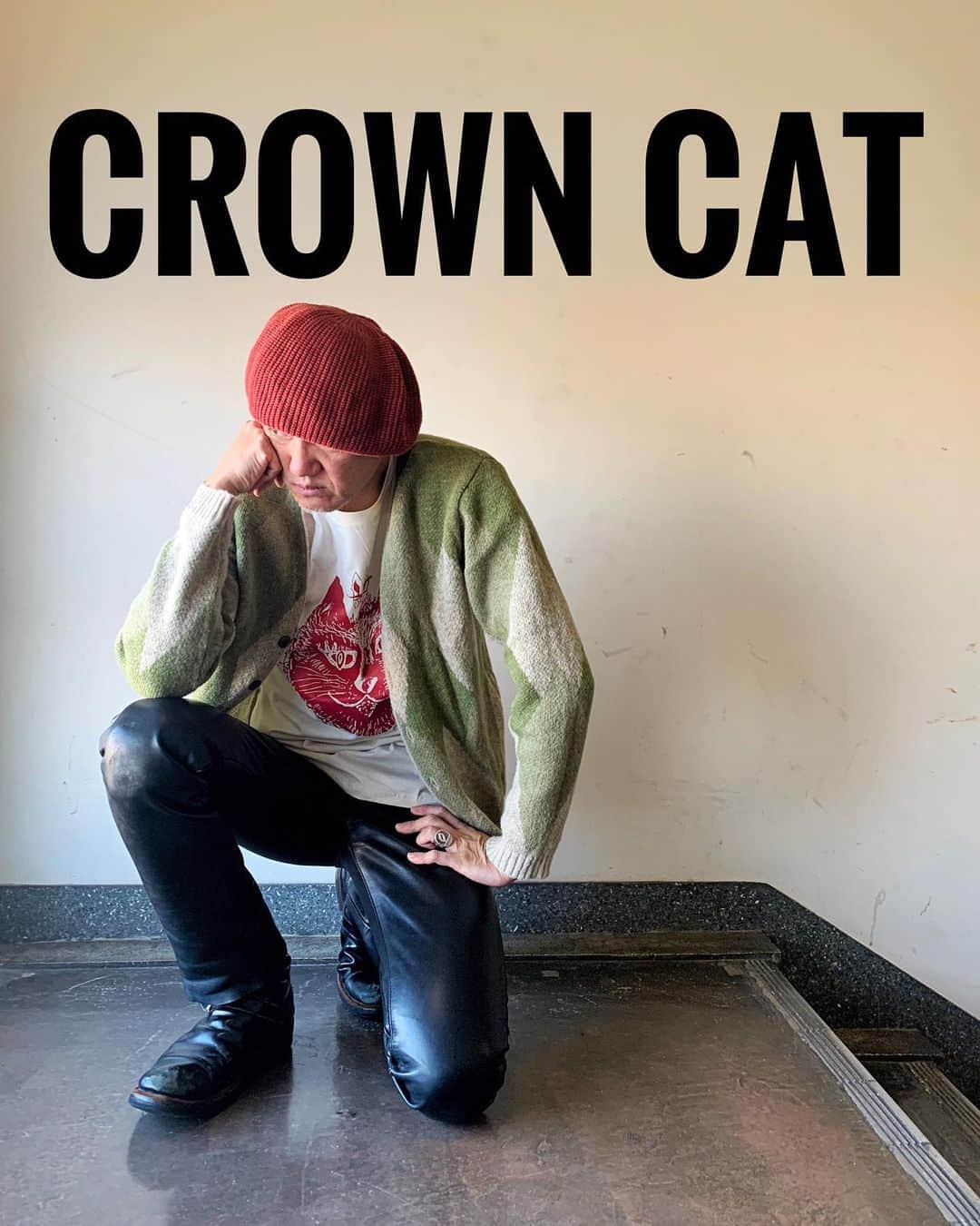 イマイアキノブのインスタグラム：「♠︎ Tシャツ 『CROWN CAT』 11月 通販開始予定 カラー ナチュラル/エンジ サイズ S M L XL ¥3000  IMAIAKINOBU OFFICIALSITE (通販) https://imaiakinobu.base.ec/  #imaiakinobu  #イマイアキノブ」