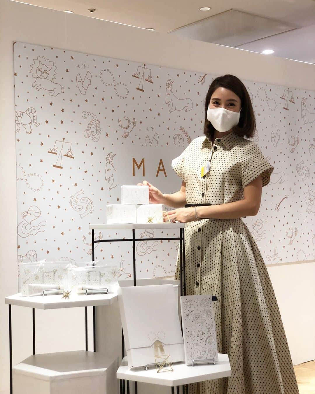 髙田麻紀子のインスタグラム：「❤︎ . 福岡岩田屋本店でのポップアップが終了致しました！沢山の方々にお越し頂き、本当に有難うございました☺️✨  ポップアップイベントでは、お客様のお声が直接聞けるのでとても嬉しいです❣️ . イベントで玄米カイロをご購入頂いたお客様の中で、「子供達が取り合いするから。」と再来店の上、追加購入して下さいました。ご家庭で一個ではなく、1人一個ですね🥰❤️ . オンラインショップのお得意様で、「酒蔵の酵母の9箱目が無くなりそう。」とのことで、わざわざ店頭までお越し下さいました🙏 . ハンドセラムは、店頭で実際に試された殆どのお客様がベタつかないのに保湿力が高い事が決めてとなりご購入される方が多かったです✨  石鹸は、「 @skinholictokyo  さんが愛用してるのを見て買いに来ました！」というお客様が多くいらっしゃいました。 . 最後になりますが、福岡岩田本店のスタッフの皆様が本当に優しく、福岡が大好きになりました！また、皆様にお会いできる事を楽しみにしております💗 . #masyome #玄米カイロ #酒蔵の酵母」