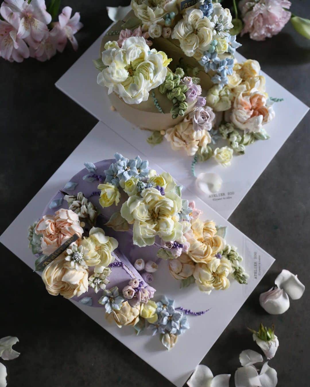 청담 수케이크 (atelier soo)さんのインスタグラム写真 - (청담 수케이크 (atelier soo)Instagram)「ㅡ 매시간.몰입도최고인반 🤍 Master 3. 생화파이핑  ㅡ #flower #cake #flowercake #partycake #birthday #bouquet #buttercream #baking #wilton #weddingcake ㅡ www.soocake.com vkscl_energy@naver.com」10月23日 12時20分 - soocake_ully