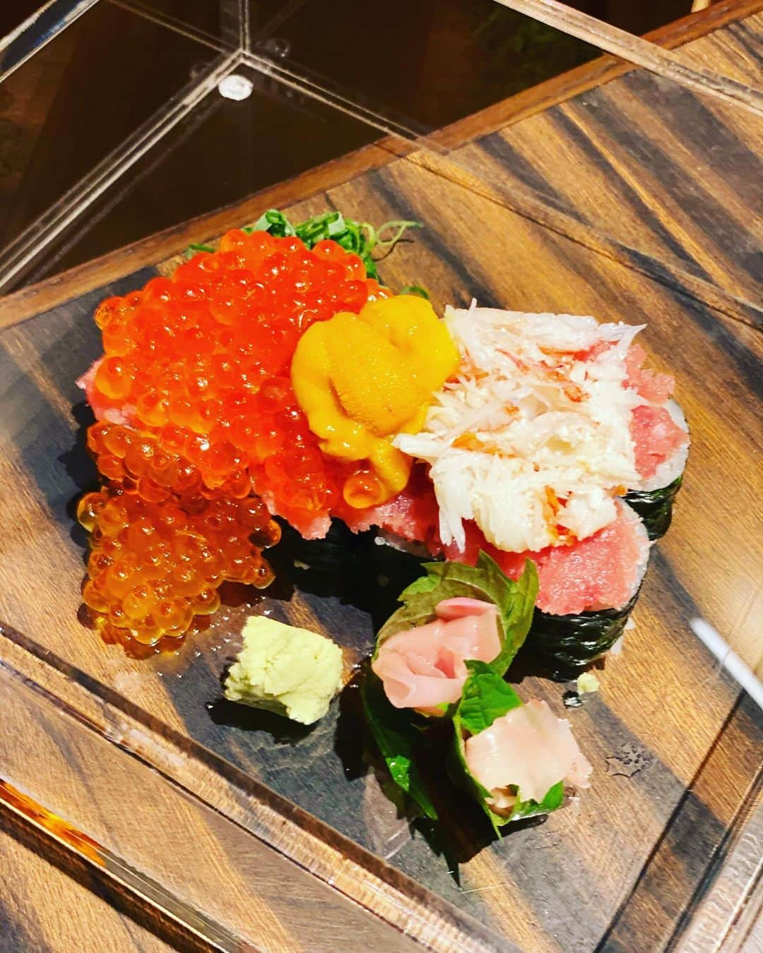 ちゃたさんのインスタグラム写真 - (ちゃたInstagram)「本日のランチ😭🙌💕💕💕 お母さんと🥰贅沢なランチだぁ🥳 美味しかったぁ😳🙌🙌🙌❤️  #すし #foodpic #ranchlife #お寿司#japanesefood #ランチ　#寿司 #飯テロ #たべものぐらむ #たべすたぐらむ #海鮮#刺身  #海鮮料理 #回転寿司#foodstagram #華やか   #海の幸#寿司#foodphotography #インスタ映え #食べ物 #海鮮料理 #Instafood #ranch #豪華 #susi #和食 #食べるの好きな人と繋がりたい #寿司屋 #たべものぐらむ」10月23日 12時23分 - c.h.a.t.a.13