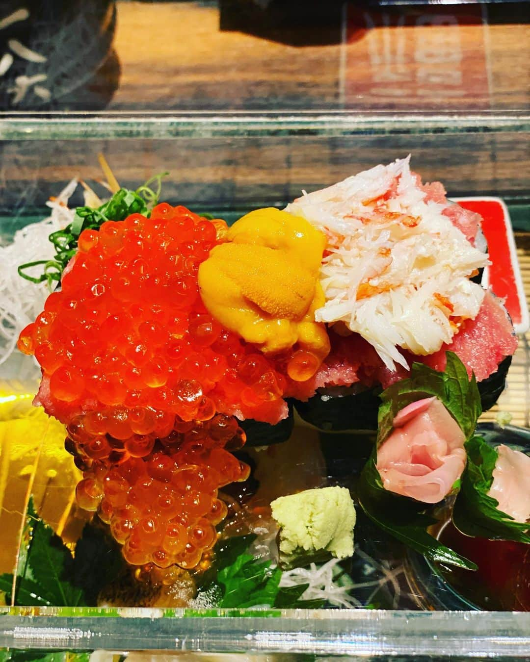 ちゃたさんのインスタグラム写真 - (ちゃたInstagram)「本日のランチ😭🙌💕💕💕 お母さんと🥰贅沢なランチだぁ🥳 美味しかったぁ😳🙌🙌🙌❤️  #すし #foodpic #ranchlife #お寿司#japanesefood #ランチ　#寿司 #飯テロ #たべものぐらむ #たべすたぐらむ #海鮮#刺身  #海鮮料理 #回転寿司#foodstagram #華やか   #海の幸#寿司#foodphotography #インスタ映え #食べ物 #海鮮料理 #Instafood #ranch #豪華 #susi #和食 #食べるの好きな人と繋がりたい #寿司屋 #たべものぐらむ」10月23日 12時23分 - c.h.a.t.a.13