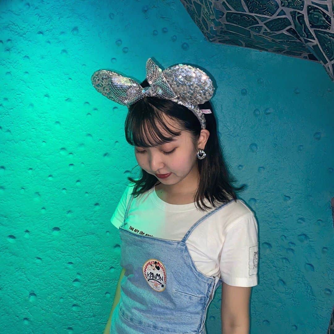 竹村夏音のインスタグラム：「ミスコン活動も残り9日！！ 本当に早いね、、、(涙)  残りの活動をどう過ごそう、どう過ごしたいかなって考えたらやっぱり後悔だけはしたくないです。  一昨日の夜、次の日から行動に移したいこと、後悔なく終われるようにどうするべきかをメモに書き留めました📝  1度きりの人生で、ミスコンも大学生の時にしか出来ないこと！そんな貴重な経験を今できてる幸せ。だからこそ全力で挑みたい。  私のモットーは、毎日笑顔で今日も1日幸せだった〜って思える日々を過ごすことです🧚🏼そんな日々が過ごせたら幸せでしょ？♡  嬉しいことに毎日楽しくて笑っちゃうし、毎日幸せです😌 そんな幸せをくれるみなさん、頑張りたいと思わせてくれるみなさんに私はものすごく感謝しています。そして私も誰かにそう思われる存在になりたいです☁️♡  このミスコンに挑戦した理由の1つは、何かに挑戦したい人の背中を押せる存在になりたくて挑戦しました！急にはなれないけど、このミスコンを通して、そしてその先で誰かの背中を押せる存在になりたいです💖  長々となっちゃったけど、後悔なく終われるように書き留めたかったです。  いつも応援ありがとうございます☺️ みなさん大好きですよお〜〜(愛)♡  #ミス桜美林コンテスト2020#ミス桜美林#桜美林ミスコン#ミスコン#ディズニー#ディズニーカチューシャ#disneysea#ディズニーシー#デニムコーデ#ディズニーコーデ#lfl#サロモ#サロモ撮影#サロモ東京#サロモ希望#サロンモデル#サロンモデル希望#ヘアモデル#カットモデル#カラーモデル#ヘアアレンジ#お洒落さん」