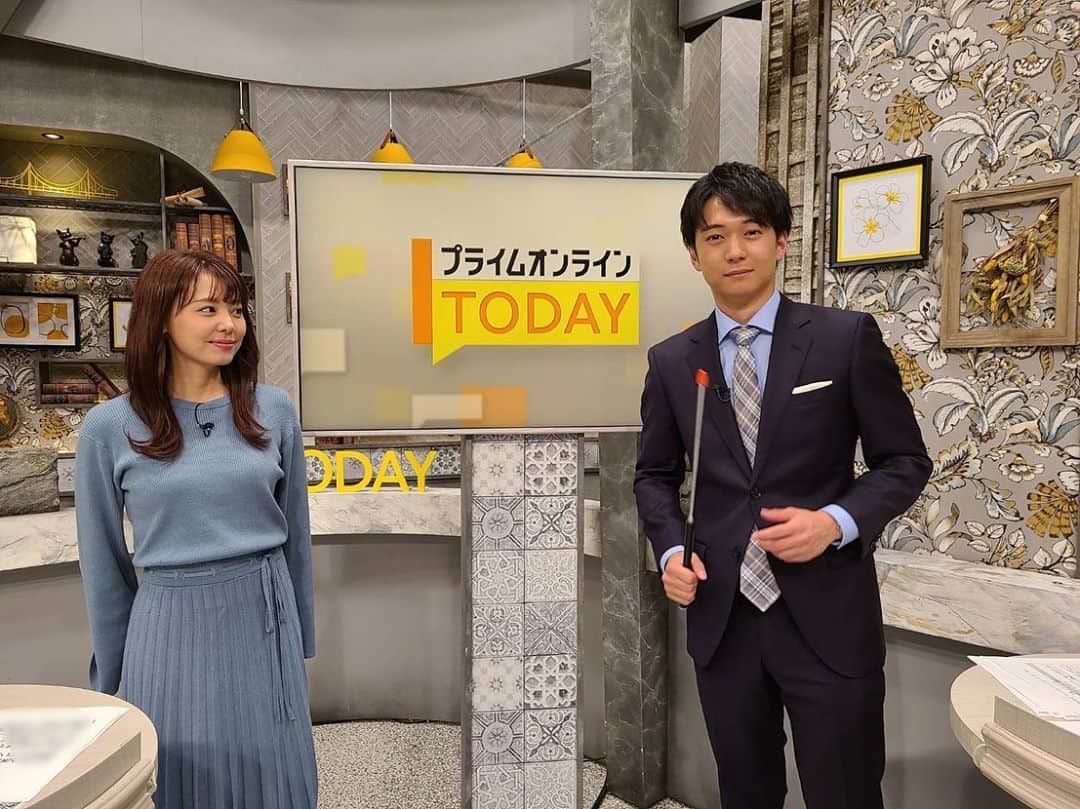 フジテレビアナウンサーのインスタグラム：「こんにちは、入社1年目の德田聡一朗です！ 最近はだんだんと外も寒くなり、おでんが恋しい季節になってきましたね。  私事ですが、10月から宮澤アナ・藤井アナと共に「プライムオンラインTODAY」という番組を担当させていただくことになりました。皆様に誠実にニュースをお伝えできるよう、これから一生懸命努力いたします！  いつも放送前ガチガチに緊張して頭が真っ白になってしまうのですが、先輩のお二人は常に余裕があってとても格好良いんです😳  私も早く一人前になれるよう、先輩方の背中を追いかけて頑張ります。 これからよろしくお願いいたします！  #フジテレビアナウンサー  #宮澤智  #藤井弘輝  #德田聡一朗  #早起きは三文の德だ」