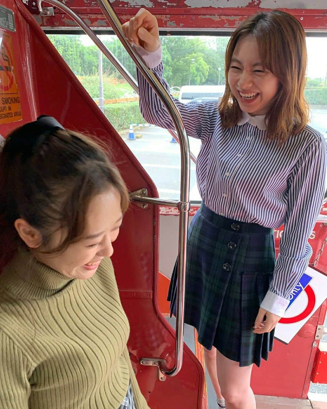 石田亜佑美さんのインスタグラム写真 - (石田亜佑美Instagram)「#アップトゥボーイ . . 赤が映えるロンドンバスでの撮影 とっても楽しかったです🌼 . . 雑誌は本日発売！ . ご覧いただけてますでしょうか . . . 楽天ブックスさんからのご購入で、 小田×石田2shot生写真が当たります！ . . photo by @chisaki__morito.official 💛 . #小田さくら #ロンドンバス #撮影 #photo #photobook #雑誌 #magazine #follow #helloproject #morningmusume20 #モーニング娘20 #石田亜佑美」10月23日 12時36分 - ayumi_ishida.official