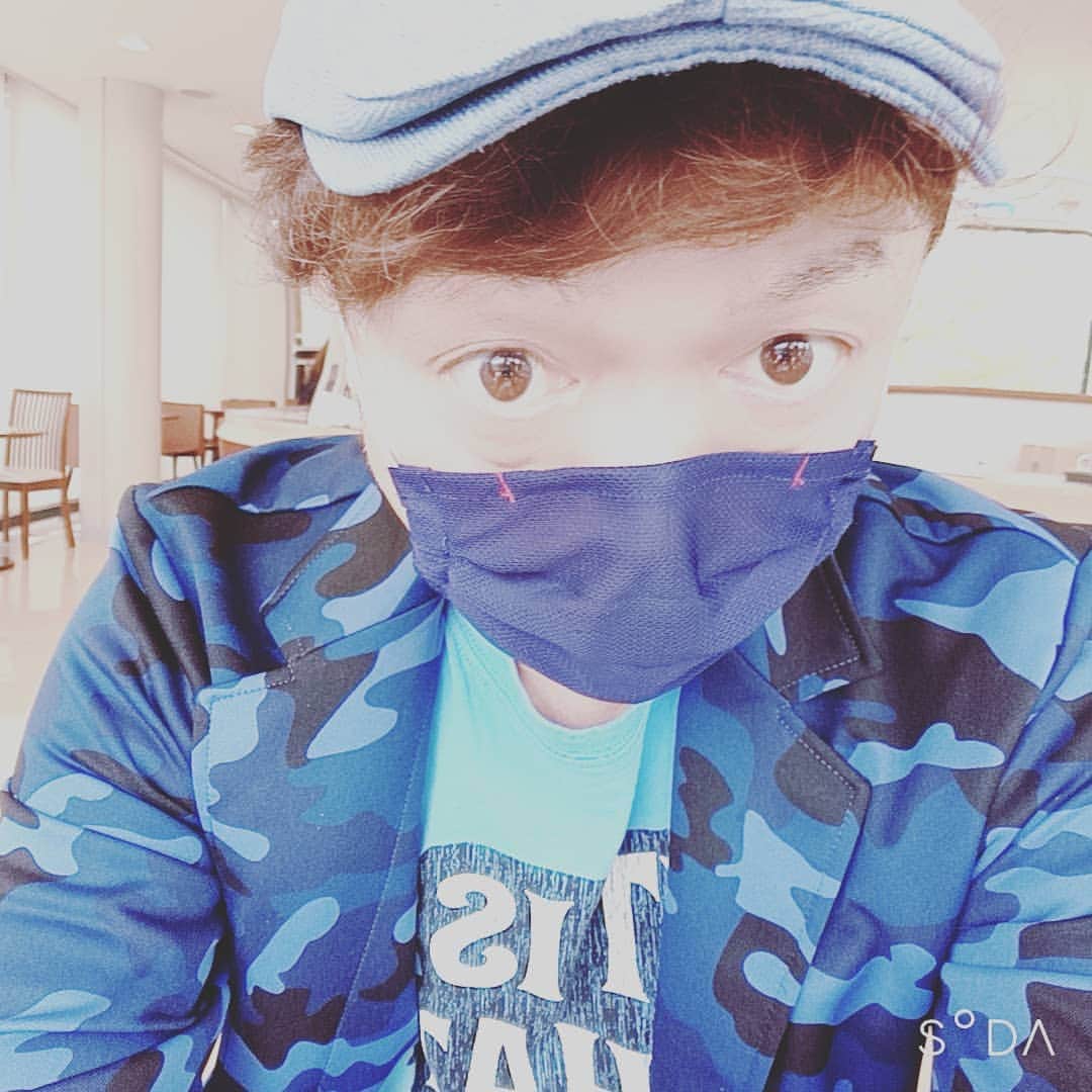 松本隆博のインスタグラム：「。 どうもこの。 オサレな上流階級的な 所は落ち着かない(~_~)  ～人生遊歩道～」