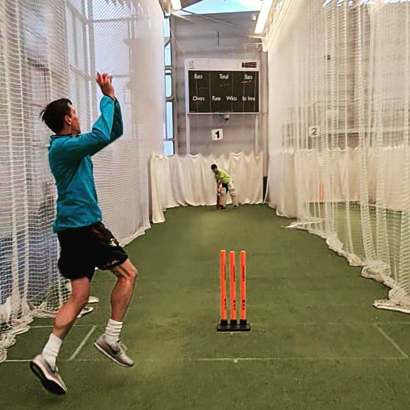 オリバー・フェルプスさんのインスタグラム写真 - (オリバー・フェルプスInstagram)「Its been a while but great to have some time in the nets with some old school pals at @edgbaston #cricket #bowling #batting」10月23日 3時47分 - oliver_phelps