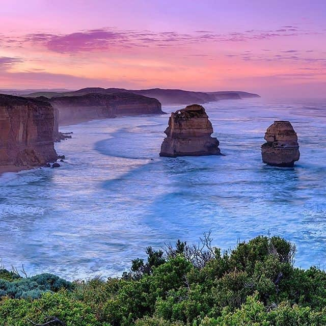 Australiaさんのインスタグラム写真 - (AustraliaInstagram)「Raise your hand if you’d like to this to be your morning view 🙋 @mitchellburns_ took this amazing shot of the @visit12apostles on a chilly morning in #Victoria. You’ll find these incredible limestone pillars along the @visitgreatoceanroad, about a 4.5 hour (very scenic) drive from @visitmelbourne, and they certainly make for an epic photo opp. When travel permits, we suggest taking a road-trip along the #GreatOceanRoad, or a stomp along the Great Ocean Walk – a four-day guided hike with @greatwalksofoz that includes luxury eco-accommodation. #seeaustralia #visit12apostles #greatwalksofaustralia #holidayherethisyear」10月23日 4時00分 - australia