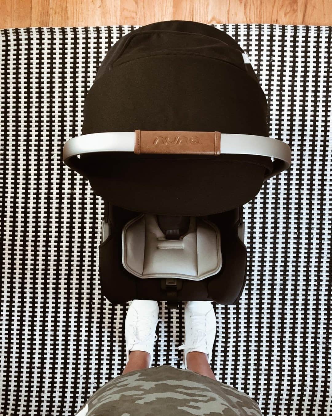 nunaさんのインスタグラム写真 - (nunaInstagram)「Don't forget to include a PIPA series infant car seat on your newborn essentials list💡 Parents! What were some of your newborn essentials? 📸 @lnmings 💞  #Newbornessentials #Newborn #NunaPIPA #NunaMom #Nunafamily #nuna #motherhoodunplugged」10月23日 4時00分 - nuna_usa
