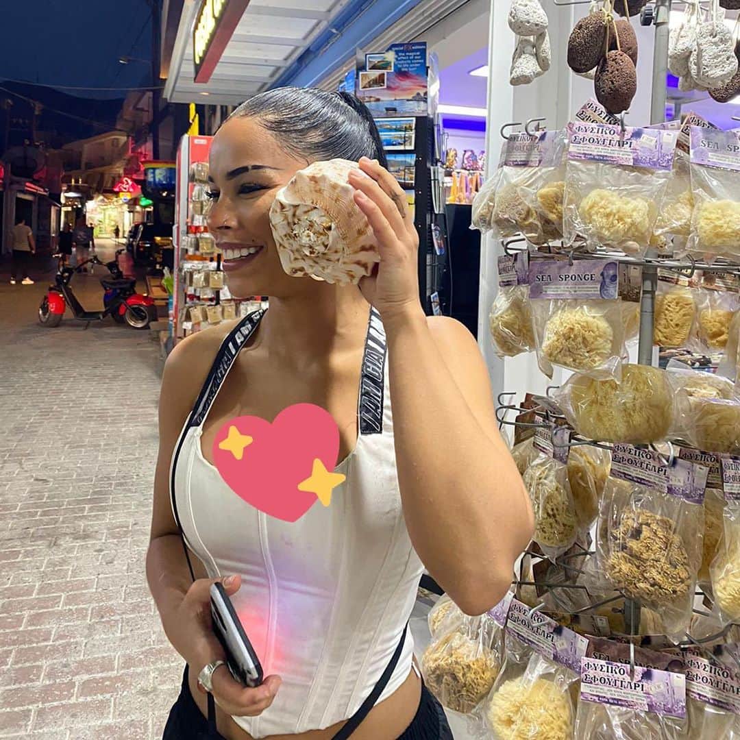 NISRINA SBIAのインスタグラム：「Good conversations」