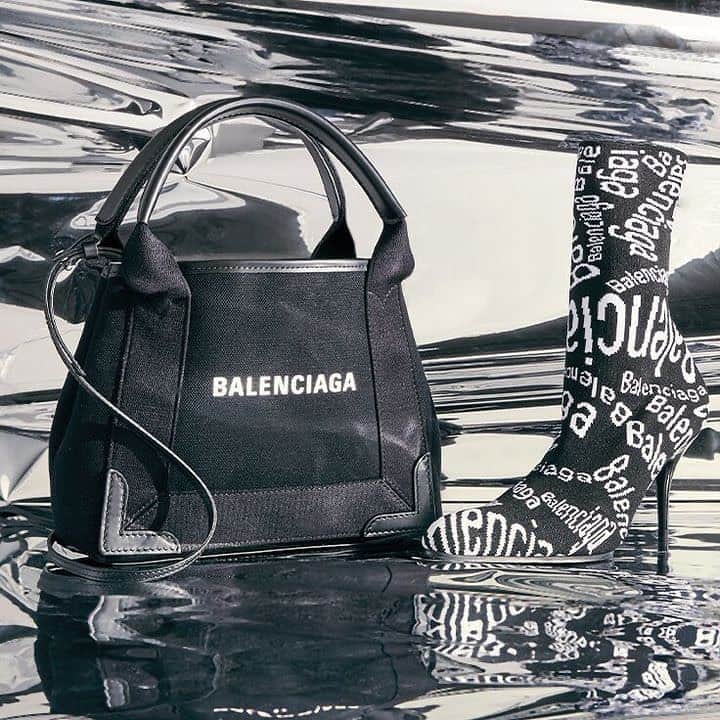 GILTのインスタグラム：「We’ll just come right out and say it: This is our best #Balenciaga sale yet. Tap to shop.」