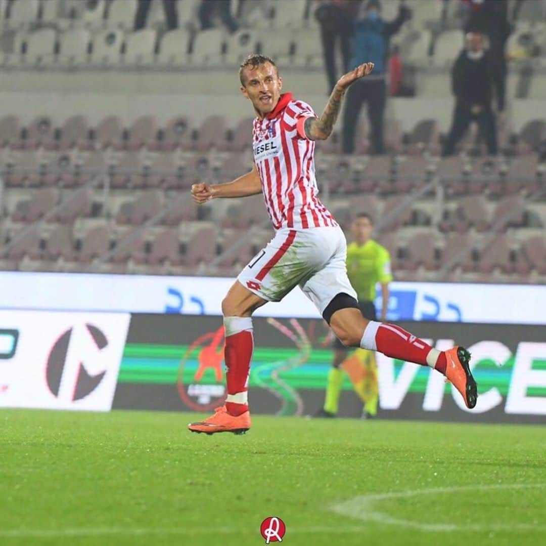 ルカ・リゴーニさんのインスタグラム写真 - (ルカ・リゴーニInstagram)「Il Successo dipende da un impegno tenace,continuo ed indomabile ❗️❕ ———————————————————- #forzalane⚪🔴 #vicenza #serieb」10月23日 4時24分 - rigoni_luca