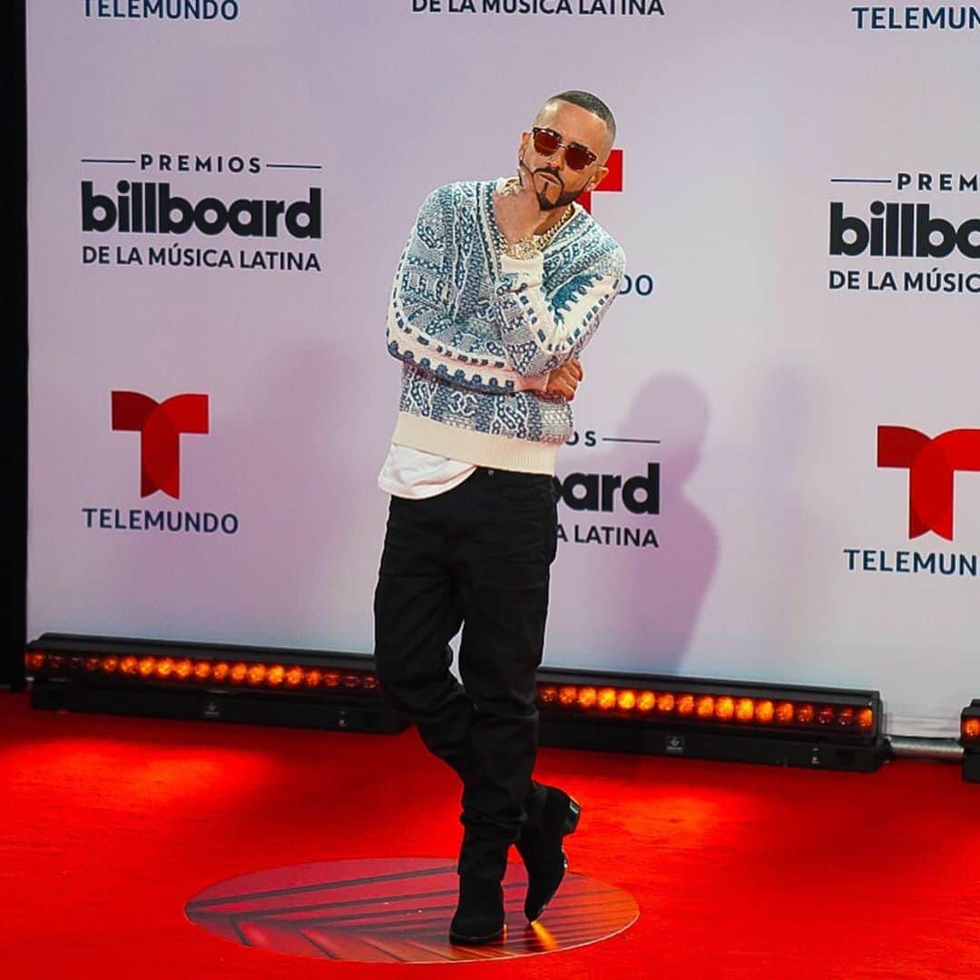 のインスタグラム：「Alfombra roja @billboardlatin」