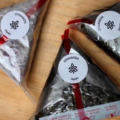 小山田サユリのインスタグラム：「OYAMADA Onigiri 🍙 New Flavor “TUNA Mayo” @midoriya_ny  Now On Sale!!  ツナマヨ、販売開始しました🍙  #onigiriaction @tablefor2_usa @tablefor2_official  #nowonsale  #tunamayo #🍙 #oyamadaonigiri  #oyamadaoriginalonigiri #onigiri」