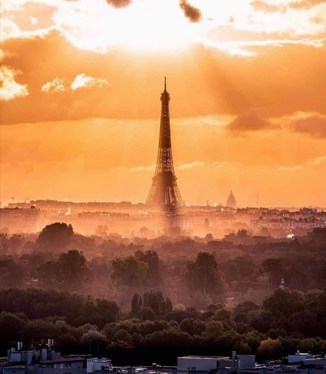 Instagramersさんのインスタグラム写真 - (InstagramersInstagram)「Hi #Igers! Golden and magic light ✨💛📸 photo by @garyphr and @igersfrance 🥰 #igersfrance #igers」10月23日 4時42分 - igers