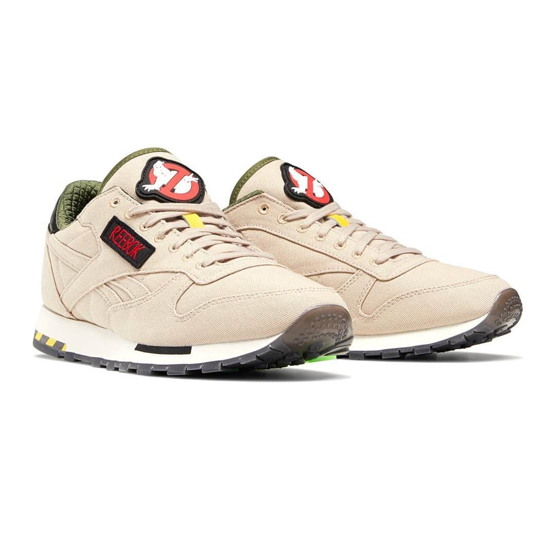 HYPEBEASTさんのインスタグラム写真 - (HYPEBEASTInstagram)「@hypebeastkicks: @reebok has exclusively unveiled its upcoming collaboration with 'Ghostbusters' featuring the Ghost Smashers and Classic Leather. It takes Reebok’s Alien Stomper silhouette — which was originally made for the Alien films — and turns it into a mid-top sneaker. From there, a “White/True Grey 8/Scarlet” colorway has been added to the leather uppers, with accessories, props, and motifs also dressing the pair. While the Classic Leather features a “Modern Beige/Black/Blaze Yellow.” Similar elements appear all around, with the Ghostbusters logo adorning the tongue as a rubber tab and the hazardous print now gracing the heel of the midsole. Both are set to drop on October 31.⁠⠀ Photo: Reebok」10月23日 4時35分 - hypebeast