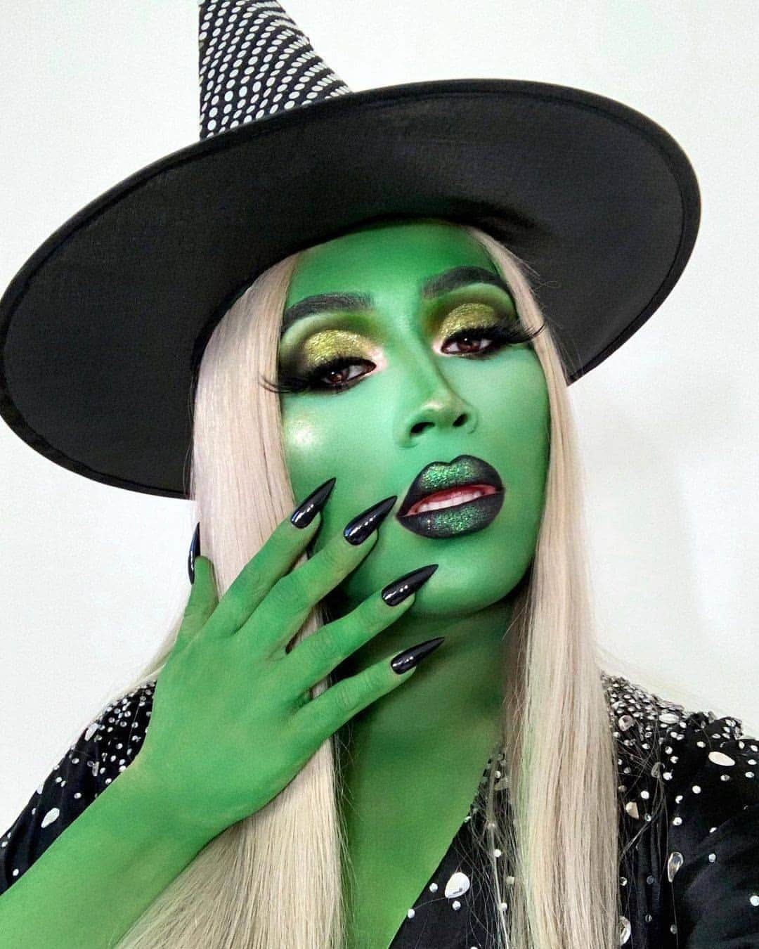 NYX Cosmeticsさんのインスタグラム写真 - (NYX CosmeticsInstagram)「Wicked Witch of the West Coast ✨ @edgarsmakeup uses our SFX Creme Colour in White + Green to create this magical slay 💀💚 • #nyxcosmetics #nyxprofessionalmakeup #crueltyfreebeauty」10月23日 5時01分 - nyxcosmetics