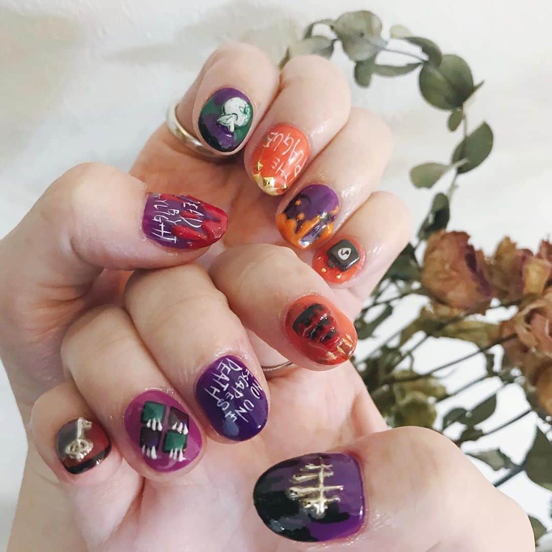 なかやまちえこのインスタグラム：「Dead by Daylight.⠀ ⠀ #dbd #deadbydaylight #dbdネイル #dbdnails #nail #nails #nailart #ネイル #美甲 #ネイルアート  #japanesenailart #manucure #japanesenails #manicurist #gelnails #أظافر #네일아트 #미용 #vẽmóng #ngườiđẹp  #เพ้นท์เล็บ #искусствоногтя #artedeuñas #เพ้นท์เล็บเจล #ジェルネイルデザイン #ネイルデザイン #senikuku #nagelkunst」