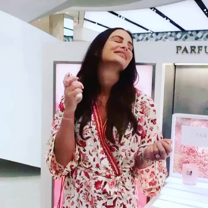 ガブリエル・アンウォーのインスタグラム：「#ScentOfAWomen @parfumsdemarly @hauteliving @Deyvanshi @chancey_bridges @saks @shareefmalnik」