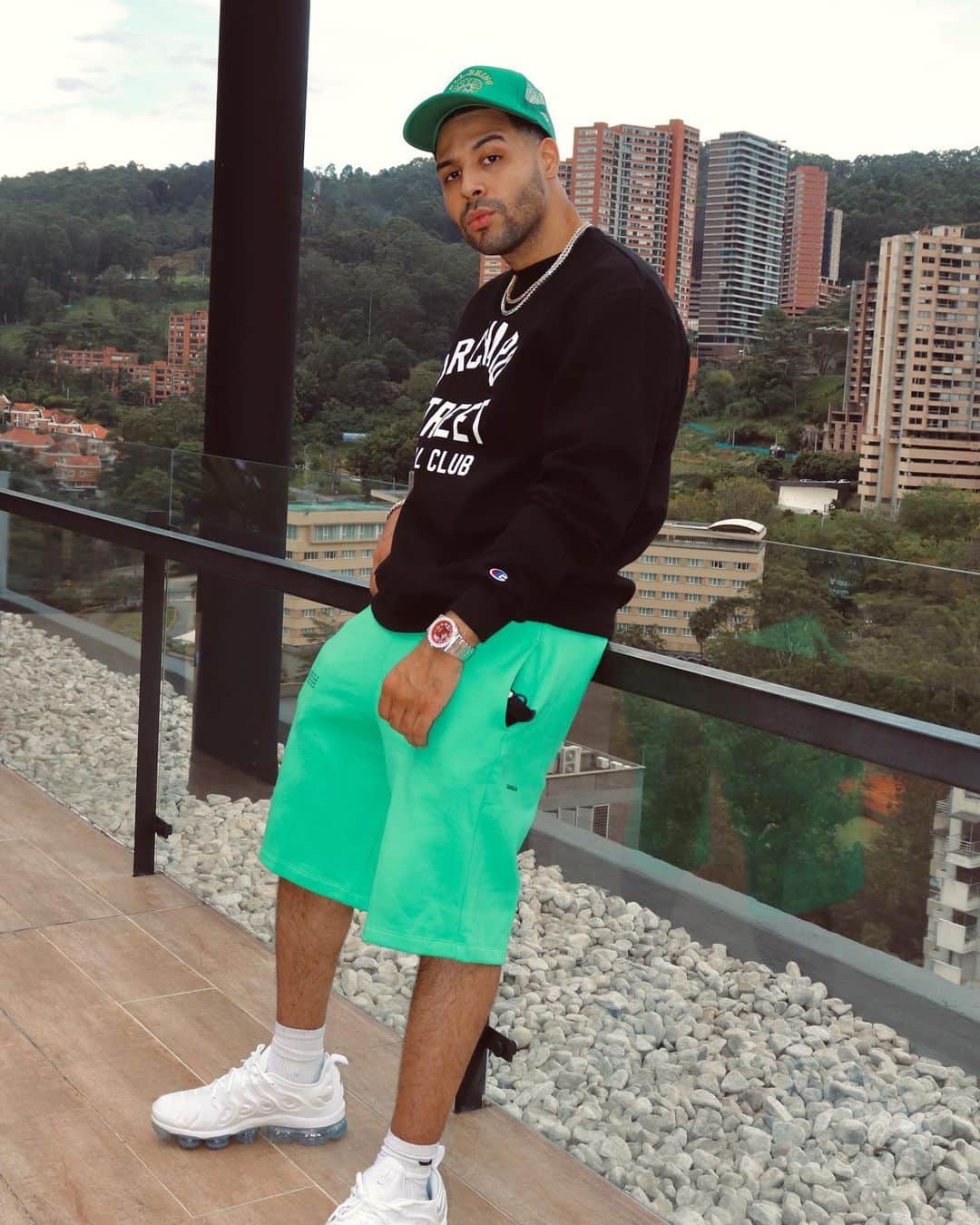 ダーウィンさんのインスタグラム写真 - (ダーウィンInstagram)「Stunt boy 🐯🌴😆」10月23日 5時11分 - dawin