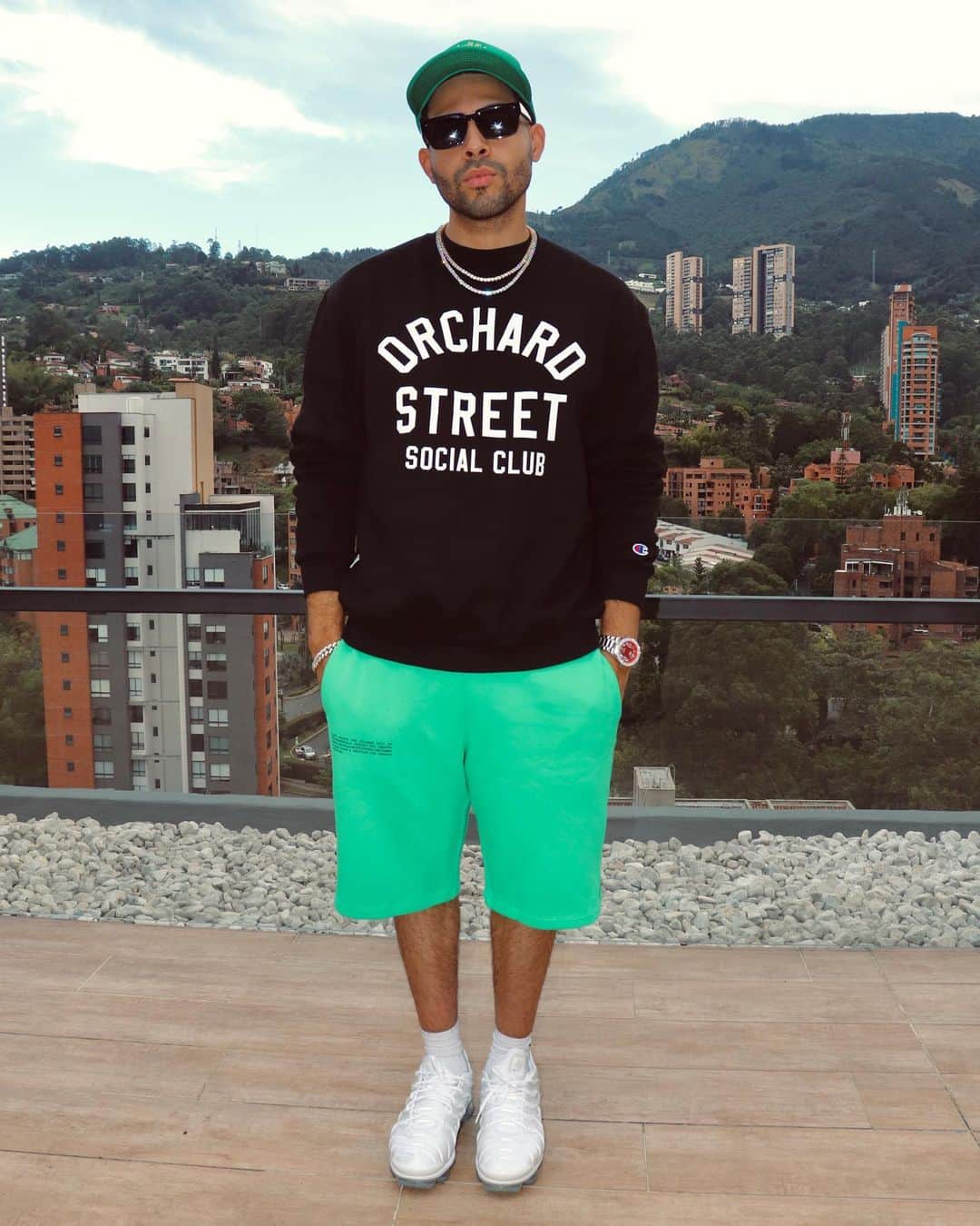 ダーウィンさんのインスタグラム写真 - (ダーウィンInstagram)「Stunt boy 🐯🌴😆」10月23日 5時11分 - dawin