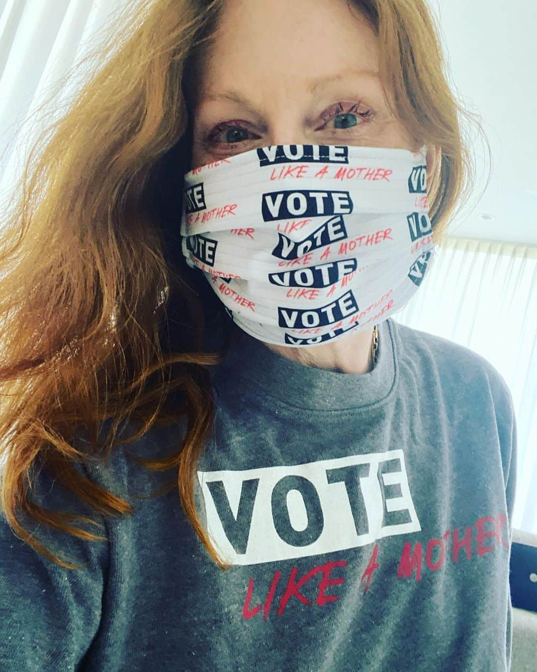 ジュリアン・ムーアさんのインスタグラム写真 - (ジュリアン・ムーアInstagram)「I will #VoteLikeAMother. When I #VoteLikeAMother up and down the ballot, I vote for care & empathy; gun sense; Black lives; compassionate immigration policy. What will you #VoteLikeAMother for? Your vote matters, otherwise no one would try to take it. Check your registration, find an early voting location, request your ballot, and/or locate your polling place at Vote.Org. If you have trouble voting, call the Election Protection Hotline at 1-866-687-8683. 100% of profits on @votelikeamother gear goes to essential nonprofits like @fairfightaction.」10月23日 5時21分 - juliannemoore