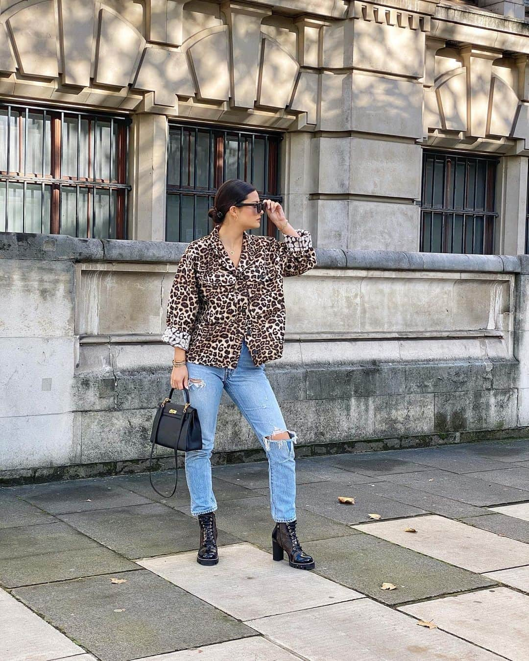 ペオニー・リムさんのインスタグラム写真 - (ペオニー・リムInstagram)「A leopard never changes its spots...  🐆 • #peonylimstyle #dailystyle #levis #leopardprint #hermeskelly  Shoes gifted」10月23日 5時31分 - peonylim