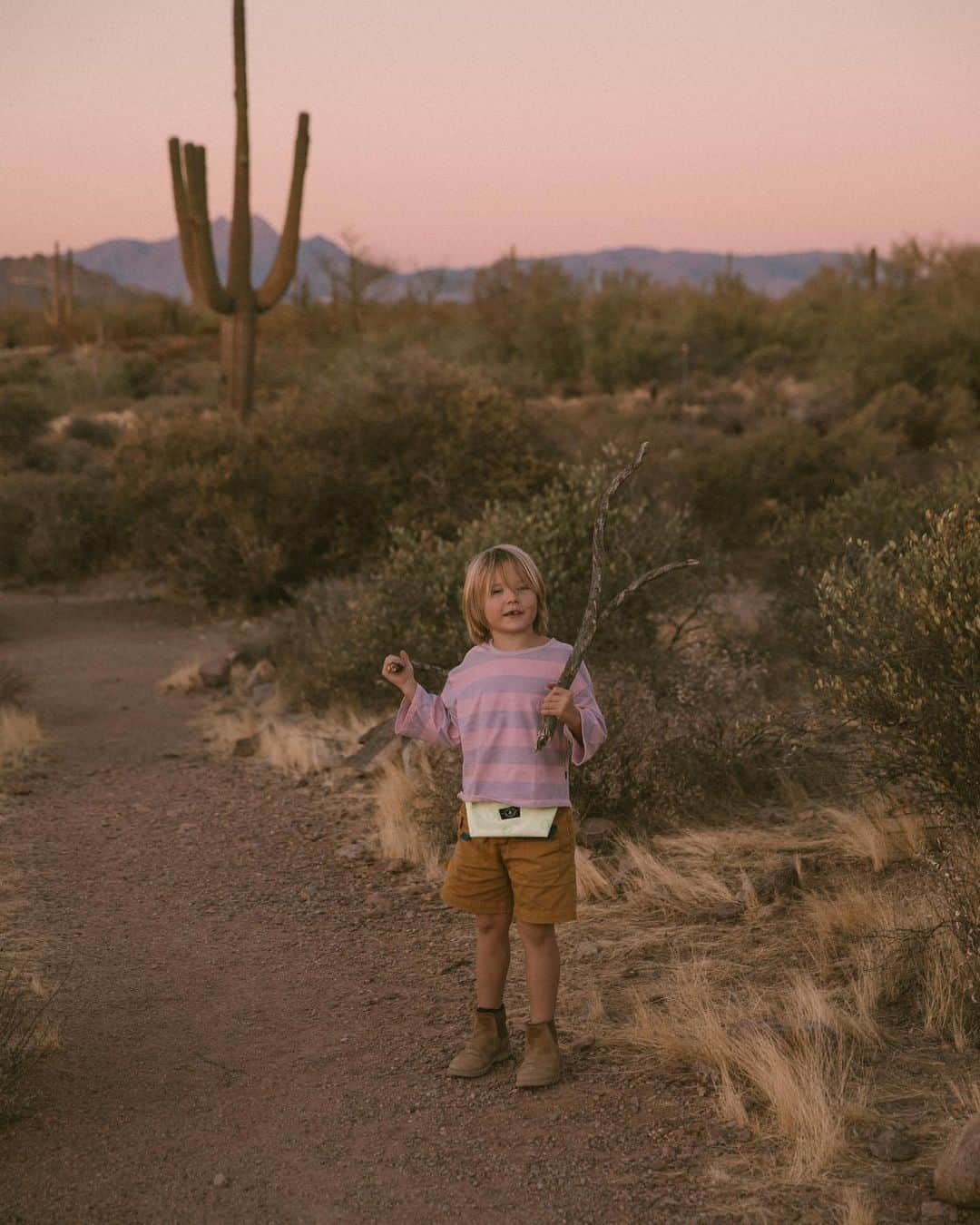 Amber Fillerup Clarkさんのインスタグラム写真 - (Amber Fillerup ClarkInstagram)「The desert at sunset is just beautiful 💓🌵」10月23日 5時33分 - amberfillerup