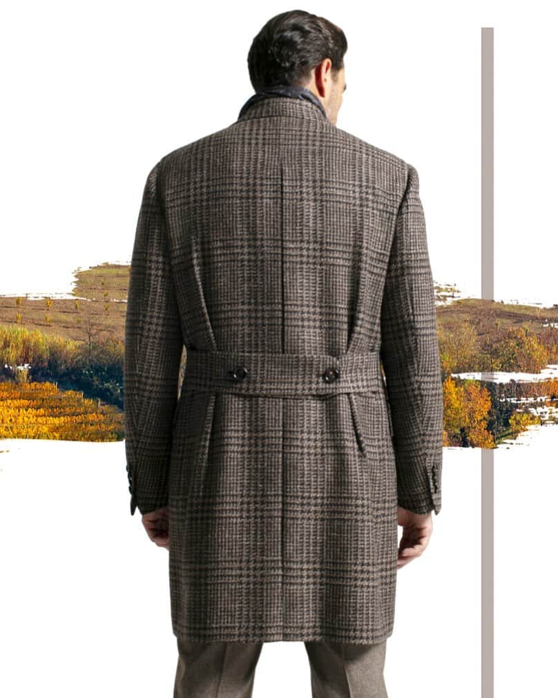 チェザーレ アットリーニさんのインスタグラム写真 - (チェザーレ アットリーニInstagram)「Our #coats.  Handmade. Timeless. Simply.   Find out more about our fall-winter timeless elegance inspirations, reading our new ART BOOK on our web site (link in BIO). . . . #CesareAttolini  #TimelessElegance  #CesareAttoliniNapoli #Attolini #menstyle#menswear #tailor #tailored #bespoke#luxurywear #luxury #gentleman#madebyhand #monsieur #style#tailoring #craftsmanship #madeinitaly#sartorial #sartoria #brillaperilgusto#styleinspiration #jacket #sprezzatura#shirt #tie #suit #dapper」10月23日 5時39分 - cesareattolininapoli