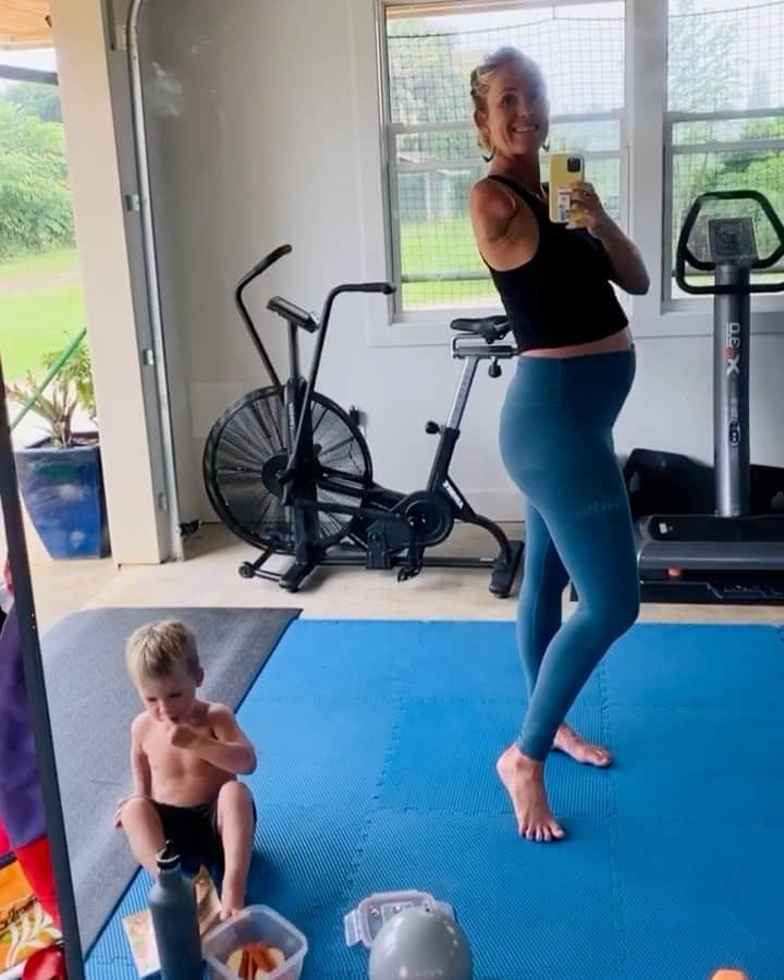 Bethany Hamiltonのインスタグラム：「Live Pregnant focused workout this Saturday 8am Hawaii time on Instagram!  I’m going to show you some of the movements I do working out while pregnant!  Whether you’re pregnant or not I think you might enjoy this! But especially if you’re pregnant or post pregnancy it’s gonna be rad!  I’ve been really wanting to do a live work out with y’all the last couple of months but being pregnant, I just wasn’t feeling the excitement levels. But lately, I’ve been feeling good so here it comes this Saturday workout with me!」