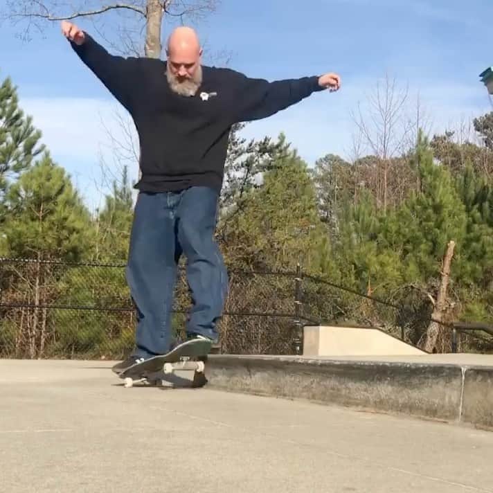 スラッシャーのインスタグラム：「The OG! @dsskate 👴🏼 Age is just a number...」