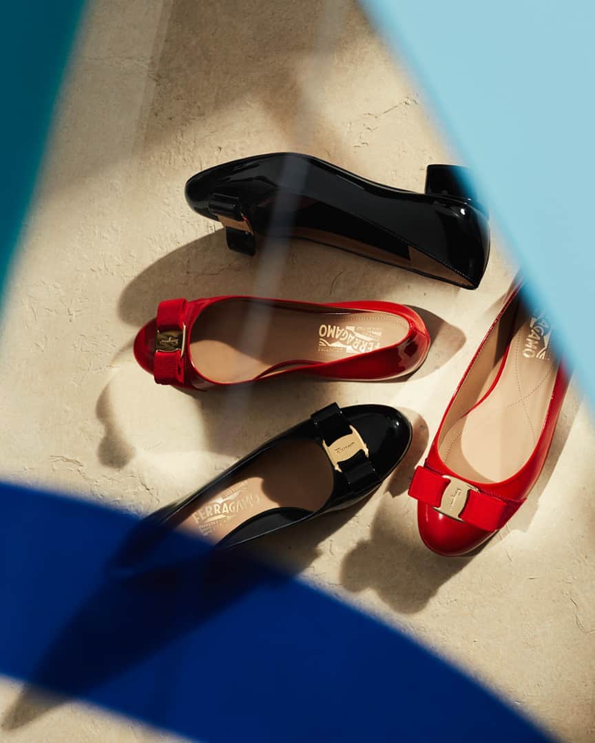 サルヴァトーレ・フェラガモのインスタグラム：「The contemporary expression of a timeless house icon. With a gently rounded silhouette and a distinctive grosgrain bow, the Vara pumps channel a feminine elegance perfect for myriad occasions. #FollowVara #FerragamoAW20⠀」