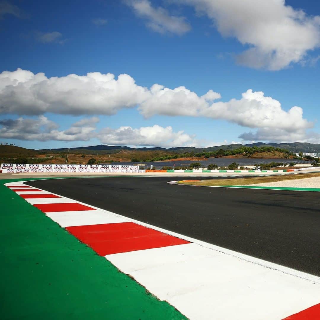 F1さんのインスタグラム写真 - (F1Instagram)「Uhhhh hi Portimao 😍🤤🥰  We can't wait to get on track here on Friday!  #F1 #Formula1 #PortugueseGP @autodromodoalgarve」10月23日 6時06分 - f1