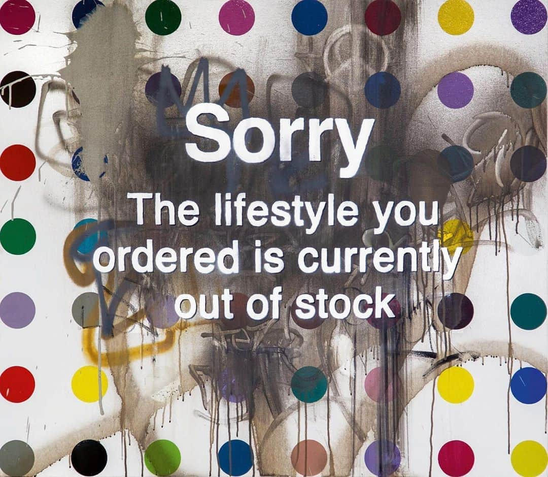 サザビーズさんのインスタグラム写真 - (サザビーズInstagram)「‘Sorry the Lifestyle You Ordered is Currently Out of Stock’ is only the second Banksy/ Damien Hirst collaboration to ever appear at auction. Executed in 2013-14, the two iconic British artists have each shocked the artworld with their subversive approach. Following yesterday's sale of #Banksy's 'Show Me the Monet' in #London, this work is a highlight of our Contemporary Art Evening Auction next week in #NYC - head to our link in bio to browse the full sale ahead of the global livestream auction event on 28 October, and make plans to visit our York Avenue galleries to view highlights of our marquee Contemporary and Impressionist & Modern Art evening auctions, now open by appointment. #SothebysContemporary #Banksy #DamienHirst」10月23日 6時14分 - sothebys