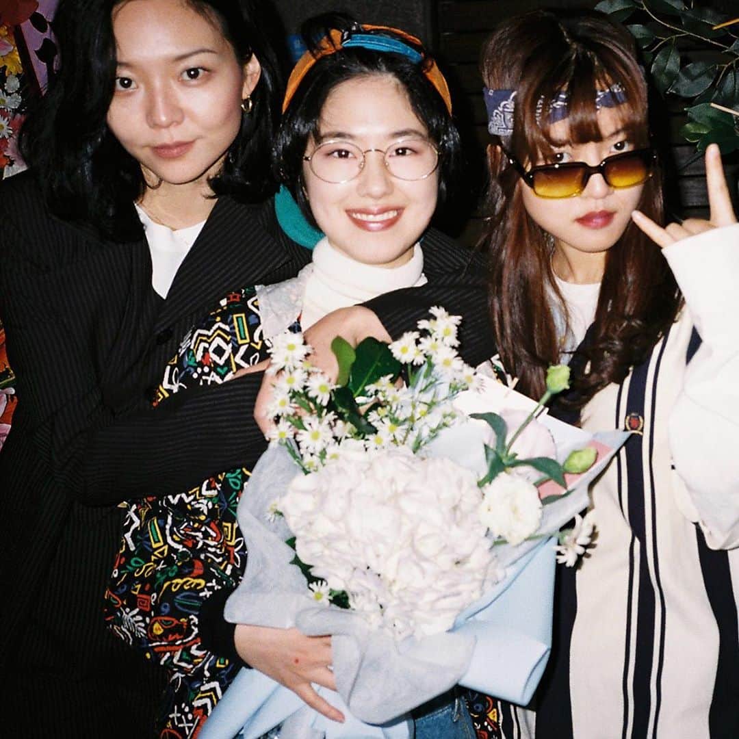 のインスタグラム：「개봉 3일차입니다 많은 사랑 부탁드려요  #삼진그룹영어토익반」