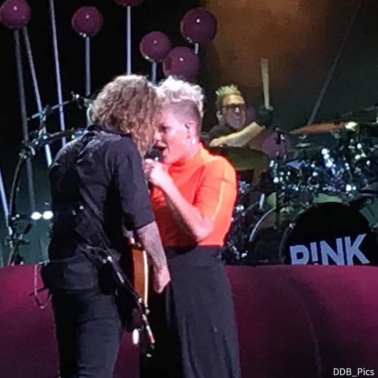 マーク・シュルマンさんのインスタグラム写真 - (マーク・シュルマンInstagram)「Throwback with @pinkiesfamily #repost TBT... @pink with @therealjustinderrico and @markyplanet rocking Milwaukee @summerfest 2017!! 📷 @pinkiesfamily #throwbackthursday #pink #markschulman #justinderrico #summerfest #summerfest50 #milwaukee #wisconsin #pinkiesfamily @markyplanet」10月23日 6時25分 - markyplanet